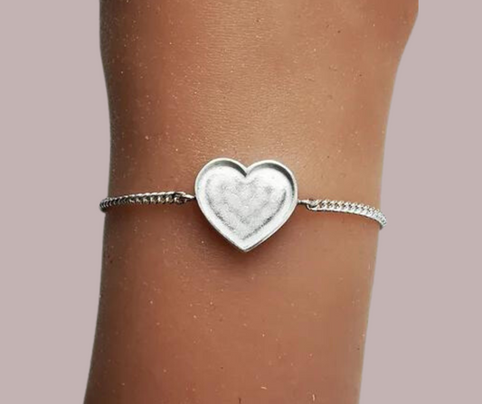 Simple heart bracelet