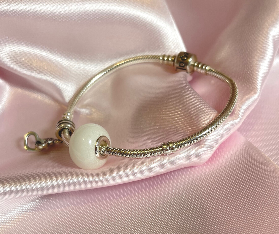 The Breastmilk pendant and Breastmilk bead set