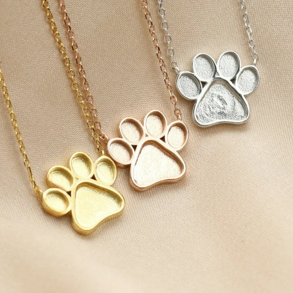 Dainty pawprint necklace