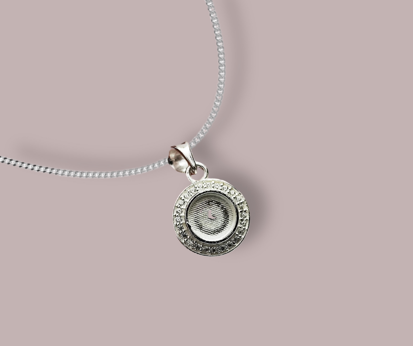 The Charming circle necklace